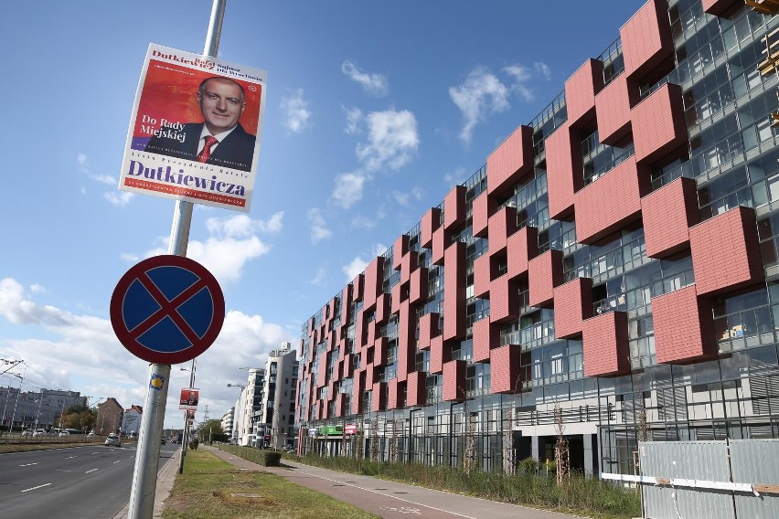 Dutkiewicz nie kandyduje, ale jest twarzą plakatów. "Jest naszym mentorem"