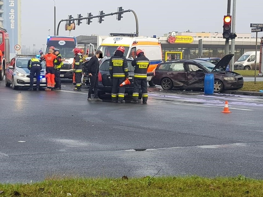 Wypadek w Toruniu. Dzisiaj, w niedzielę 22 grudnia, między...