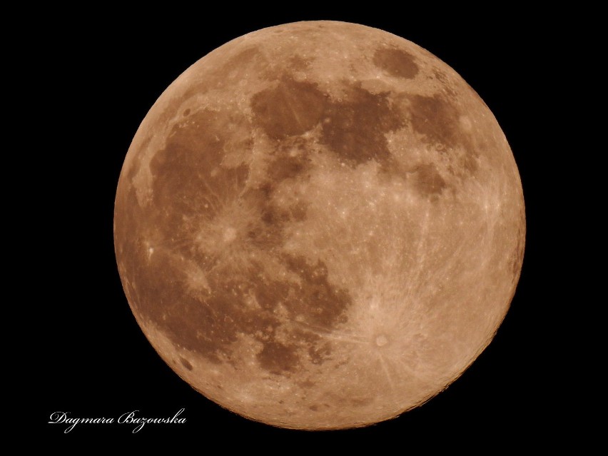 Pełnia Różowego Księżyca na zdjęciach naszych Czytelników...