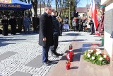Kolno. Mieszkańcy świętowali imieniny Marszałka i złożyli kwiaty pod pomnikiem (zdjęcia, wideo)