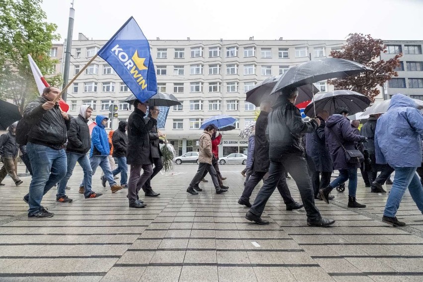 Około 50 osób w niedzielę przeszło ulicami Poznania, by...