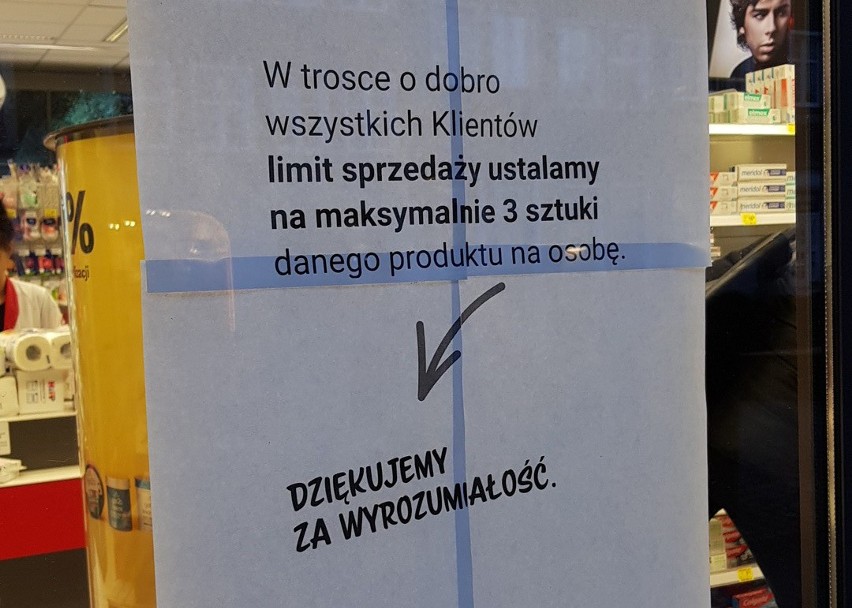 Koronawirus w Polsce. Rosmmann wprowadził ograniczenia w zakupach produktów. Dostępne tylko kilka sztuk! Które drogerie mają też limity?