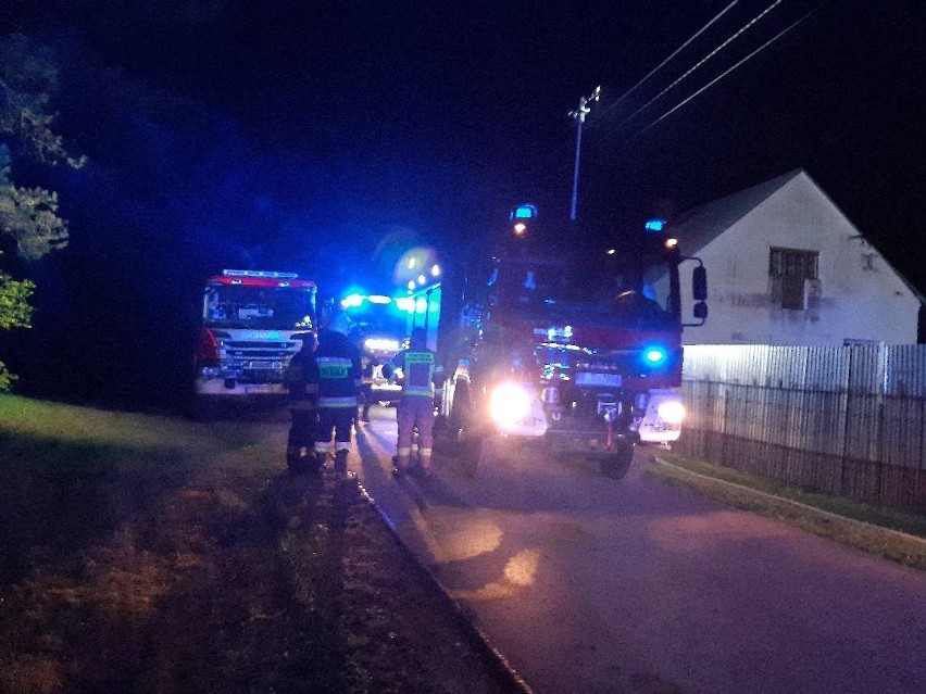 Pożar stodoły w Słomianej niedaleko Stalowej Woli! Pięć zastępów straży pożarnej w akcji (ZDJĘCIA)