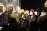 Protest kobiet w Katowicach. W niedzielę gaz, w poniedziałek podziękowania dla policjantów!