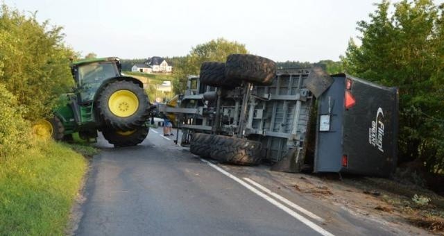 Wypadek ciągnika na trasie Bytów-Chojnice
