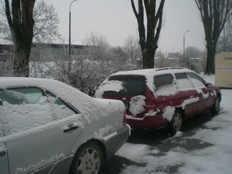 Atak śniezycy 24 marca 2009. Drogowcy nie nadązają z...