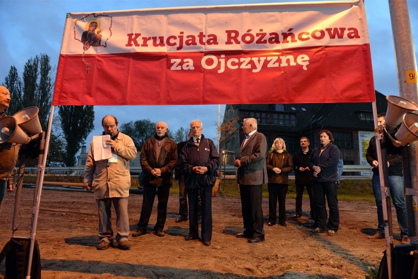 Protest Krucjaty Różańcowej przed klubem B90, gdzie 12...