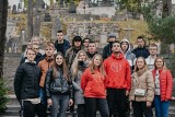 Studenci wileńskiej Filii Uniwersytetu w Białymstoku posprzątali cmentarz na Rossie