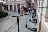 Bydgoszcz będzie stawiać parkingi dla hulajnóg? Drogowcy czekają na informacje od operatorów