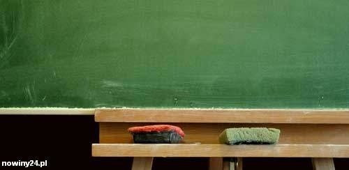 (52%) pytanych nauczycieli i osób będących nauczycielami z zawodu, ale obecnie nie pracujących, uważa, że w dzisiejszych czasach nie warto być nauczycielem.