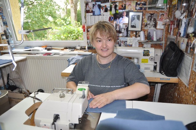 Pracownia Zofii Andruszkiewicz, w której wyczarowuje nie tylko suknie ślubne, ale też ubranka do chrztu, pierwszej komunii, mundurki szkolne, czy wytworne stroje wieczorowe. 