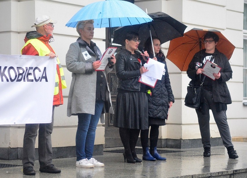 Protesty zwolenników i przeciwników zaostrzenia ustawy aborcyjnej w Radomiu