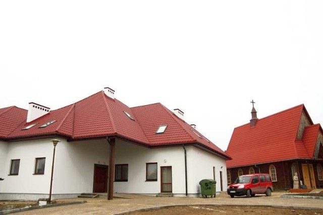 Kałkowskie hospicjum sąsiaduje z Kaplicą ojca Pio