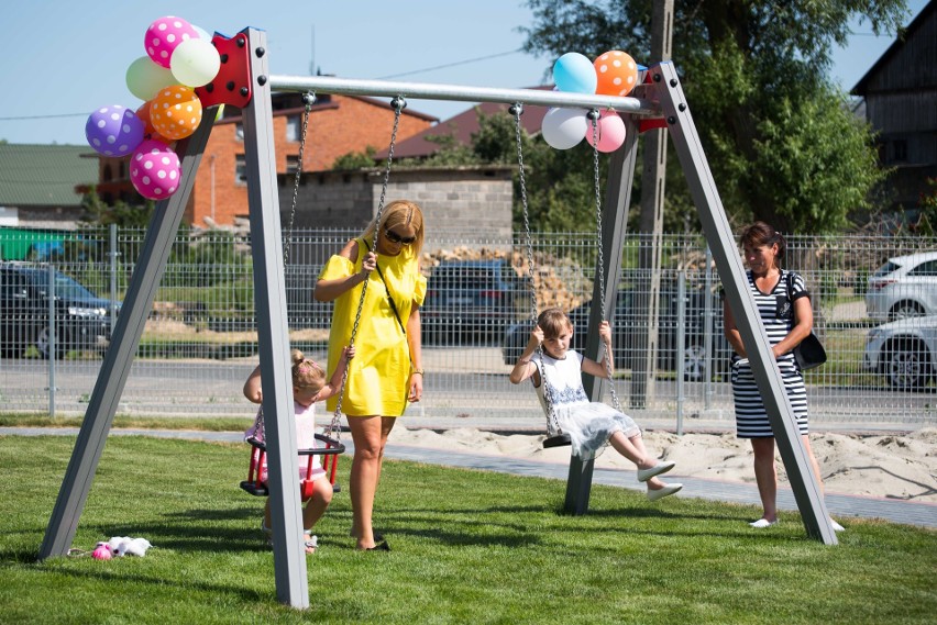 Mieszkańcy Czernichowa bogatsi o plac zabaw i dwa boiska do koszykówki oraz piłki nożnej