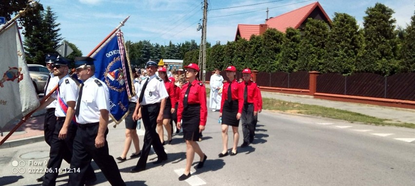 Boże Ciało 2022 w parafii w Orońsku. Tłumy ludzi na procesji. Zobaczcie zdjęcia