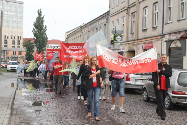 Około stu osób wzięło udział w Marszu dla Jezusa, który w piątek przeszedł ulicami Kielc.