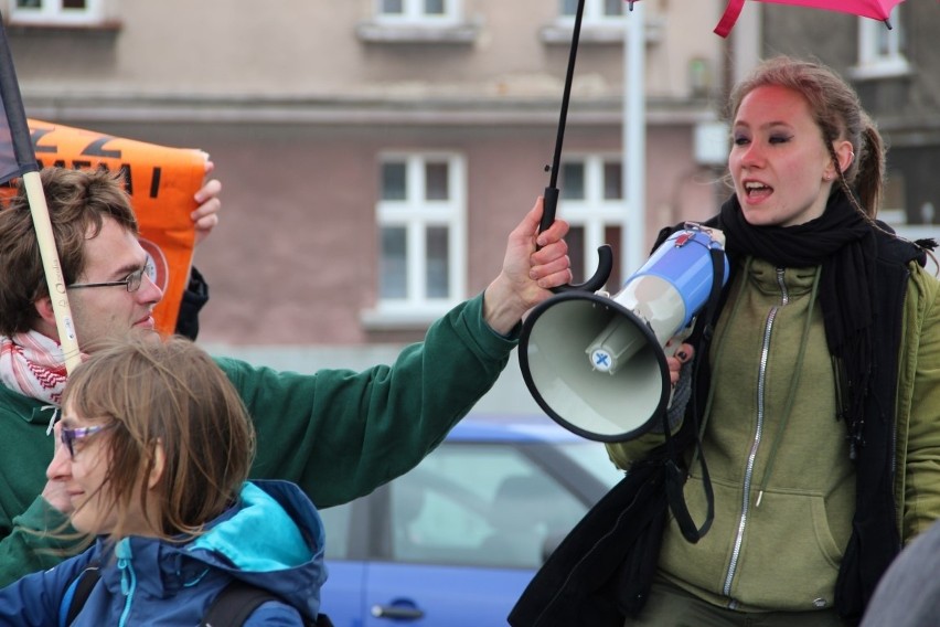 Pikieta przeciwko dyskryminacji i faszyzmowi w Tczewie zakończyła się bójką [ZDJĘCIA, WIDEO]