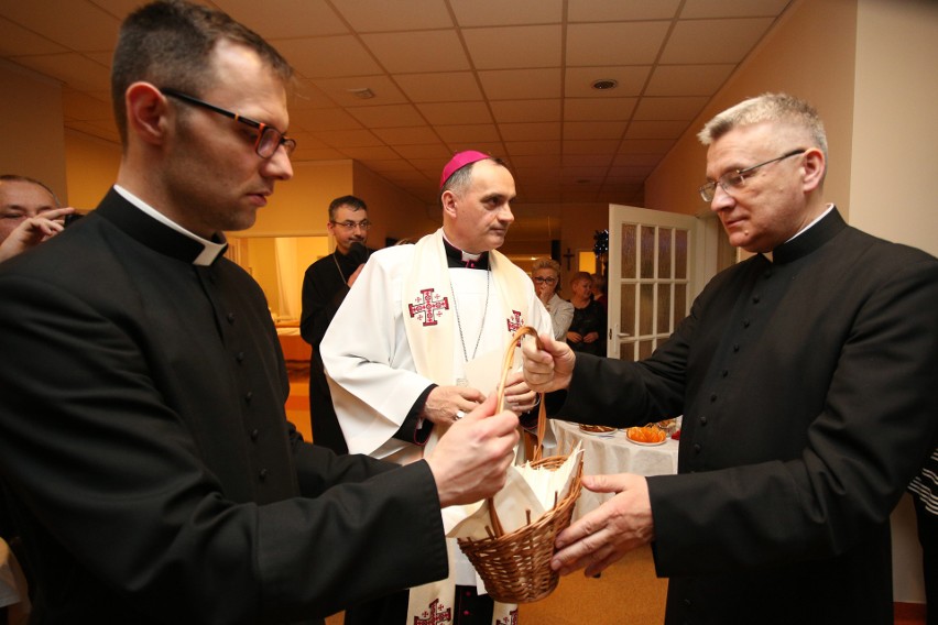 W piątek w słupskim hospicjum odbyła się kolacja wigilijna....