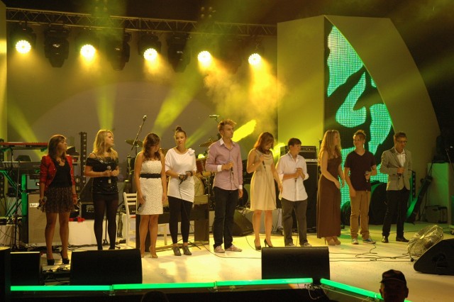 Przed ogłoszeniem wyników, wszyscy finaliści tegorocznego konkursu piosenki o nagrodę imienia Bogusława Klimczuka, z niecierpliwością czekali na werdykt.