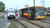 Warszawa: Zderzenie autobusu z tramwajem na rondzie Wiatraczna. 16 osób rannych