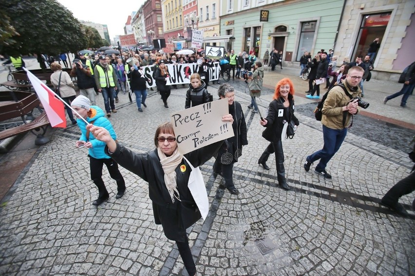 Czarny Wtorek we Wrocławiu. Marsz i protest w Rynku [ZDJĘCIA]