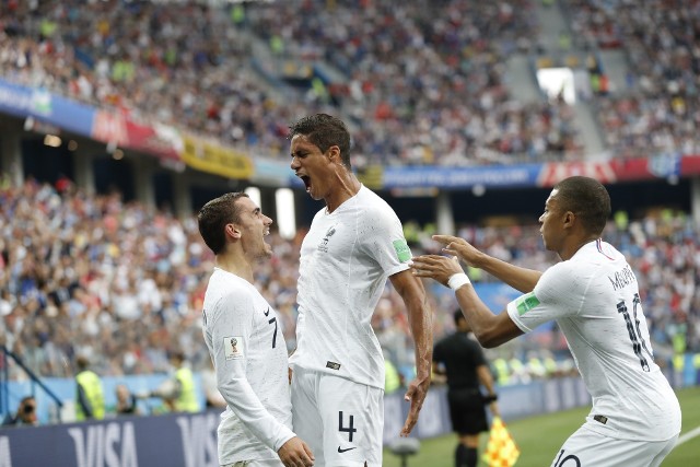Antoine Griezmann i Raphael Varane wprowadzili Francję do półfinału Mistrzostw Świata.