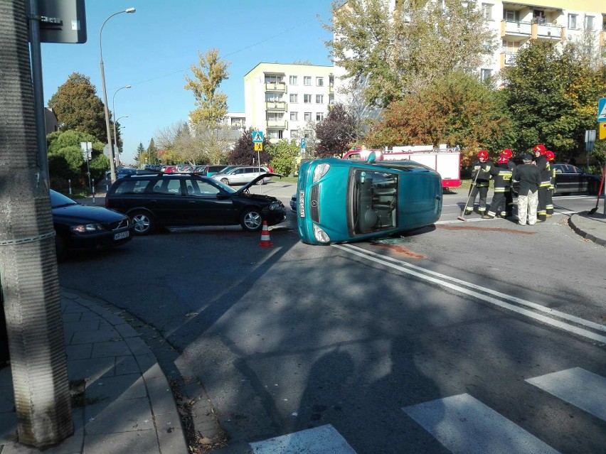 W poniedziałek około 9 doszło do zderzenia dwóch samochodów...