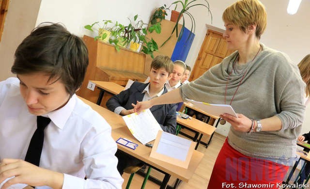 Sprawdzian miał dwie części - testy z języka polskiego i matematyki oraz z języka obcego. Na zdjęciu egazamin szóstoklasistów SP 27 z toruńskiego Kaszczorka