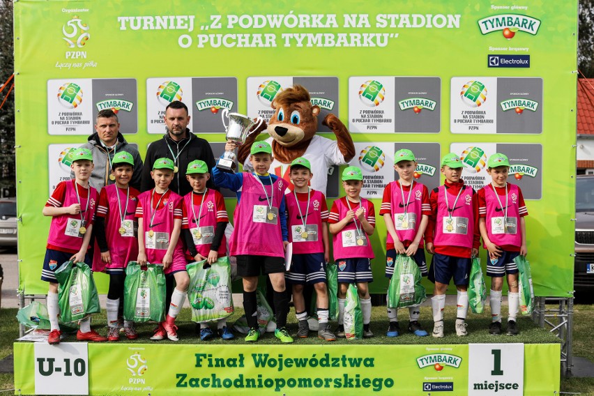 Zwycięzcy turnieju "Z Podwórka na Stadion" o Puchar...