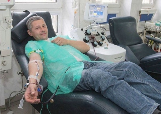 Rafał Szeliga pomaga potrzebującym z serca, ofiarując im swoją krew.