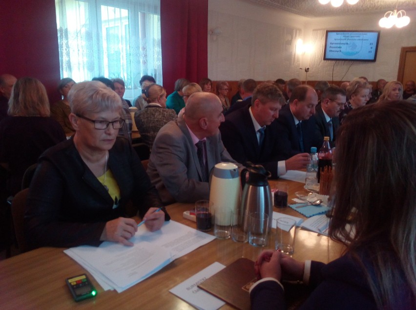 Pierwsza sesja Rady Miasta i Gminy Ćmielów. Zaprzysiężenie burmistrza. Kto przewodniczącym? (OGLĄDAJ TRANSMISJĘ)