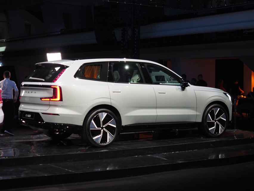Volvo bardzo konsekwentnie dąży do zelektryfikowania swojej...