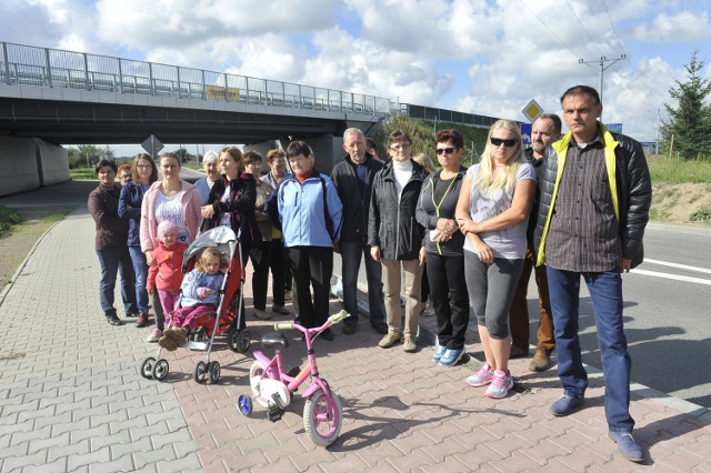 Mieszkańcy Terliczki przyszli wczoraj na spotkanie z naszym dziennikarzem. Uważają, że dzieje im się krzywda. Teraz wszystko w rękach drogowców i wojewody podkarpackiego.