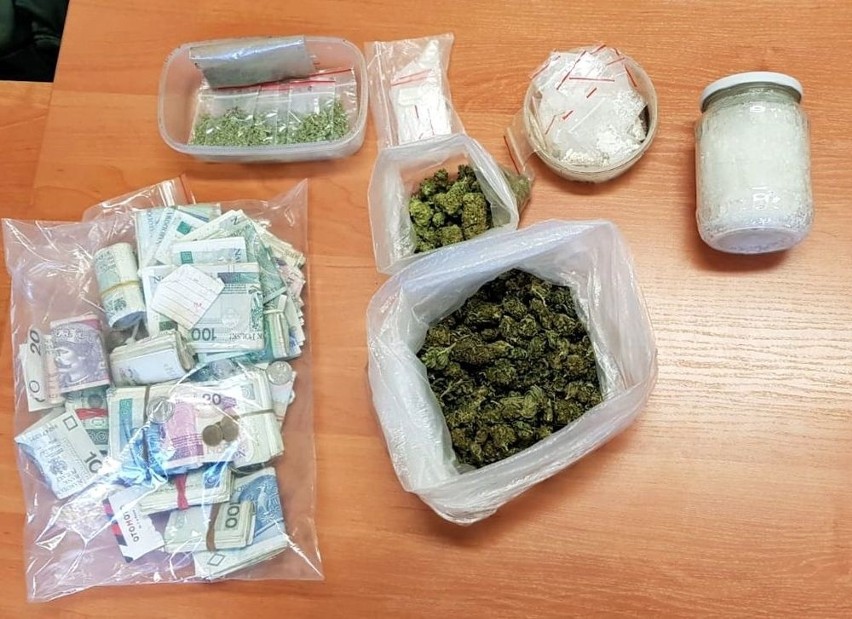 Kryminalni z Głogówka zabezpieczyli ponad 420 gramów...