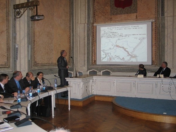 Infrastruktura drogowa i kolejowa to najpoważniejsze zadania z którymi podkarpackie władze powinny sobie poradzić przed Euro 2012.