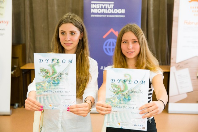 Uczennice PG 32 Maja Bogucka (z lewej) i Paulina Klepadło.