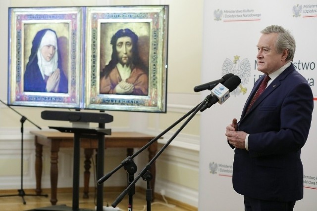 Minister Piotr Gliński przyjął w styczniu 2023 roku przywiezione - restytuowane z Hiszpanii dzieła sztuki - dyptyk ze szkoły Boutsa