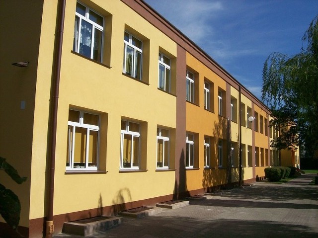 Zakończył się remont szkoły podstawowej w Skaryszewie, ściany są już ocieplone.