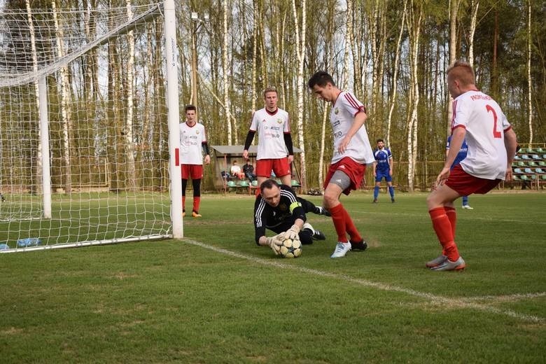 Promień Mońki dzielnie walczy o uniknięcie degradacji w...