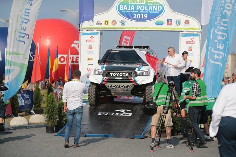 Rajd Orlen Baja Poland ruszył z Łasztowni w Szczecinie [WIDEO, ZDJĘCIA]