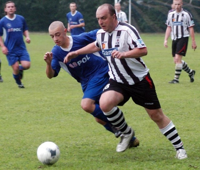 Jasiołka Świerzowa została rozgromiona aż 7-1 przez rezerwy Czarnych Jasło. 