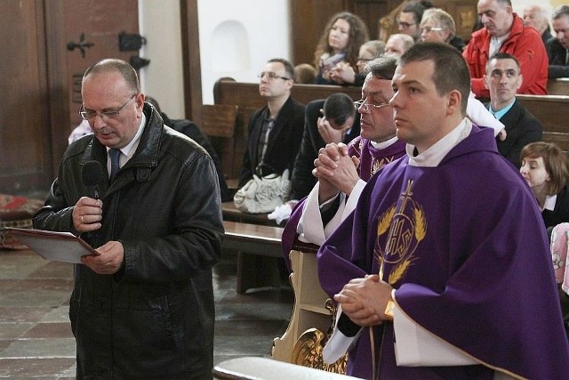 Aktu zawierzenia Matce Bożej Rokitniańskiej dokonał członek zarządu woj. lubuskiego Stanisław Tomczyszyn (z lewej)