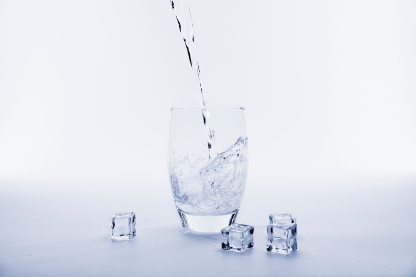 Dobroczynne skutki picia wody odczujemy, jeśli wypijemy...