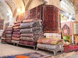 Dywan z wełny – marzy o nim wiele osób, ale czy sprawdzi się w każdym wnętrzu? Cena za dywan wełniany może przyprawić o zawrót głowy