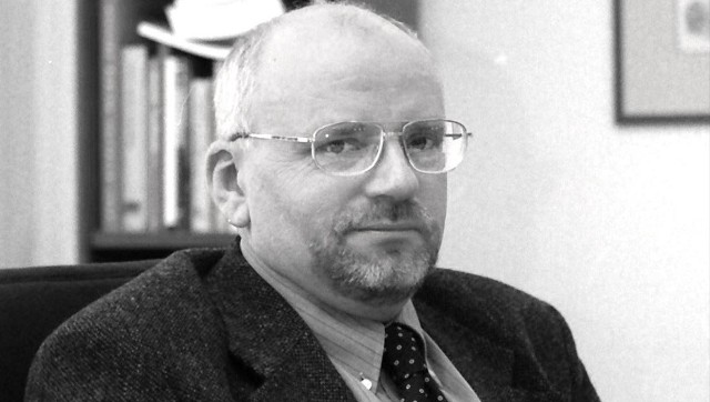 Przemysław Łuczak (1949-2022) w gabinecie redaktora naczelnego "Nowości", rok 2000
