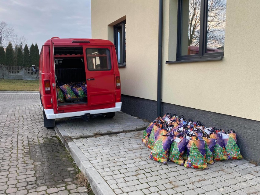 80 świątecznych paczek trafiło do rodzin z gminy Sędziszów....