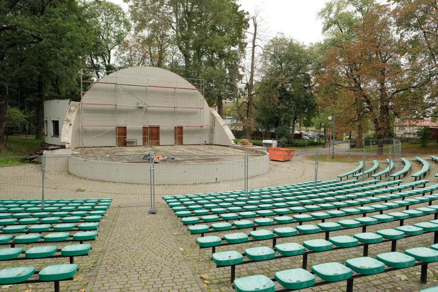 Muszla koncertowa w Ogrodzie Saskim jest zamknięta od wiosny...