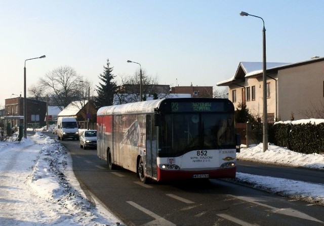 Autobusy linii 23 kursują tylko do Sołtykowa. Droga do Zenonowa nadal jest nieprzejezdna.