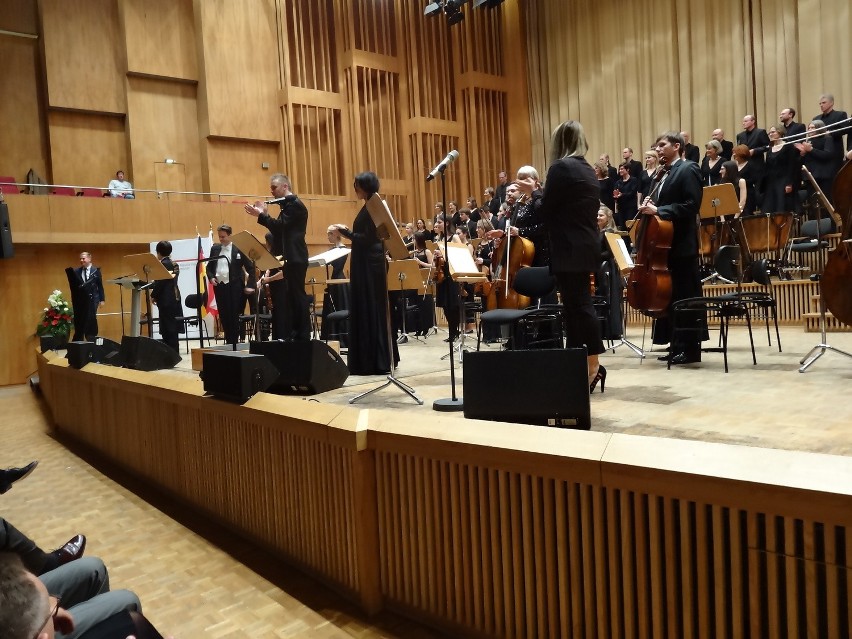 Sinfonietta Polonia, Neue Berliner Chor, soliści i dyrygent...