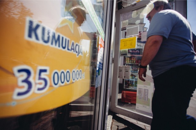 Wyniki losowania LOTTO 19 grudnia. W sobotę, 19 grudnia, będzie kumulacja 35 mln złotych. Kolejne losowanie LOTTO 19 grudnia. Sprawdź wyniki LOTTO.